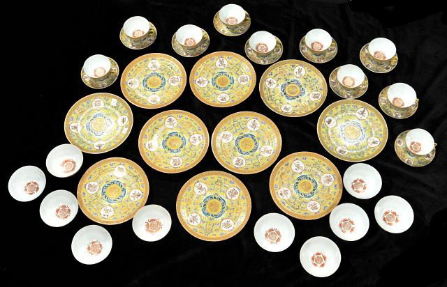 A Set of Chinese Porcelain Dinner Service for Ten,: A Set of Chinese Porcelain Dinner Service for Ten, Comprising of 10 plates, 10 cups, 10 bowls, and 10 saucers.