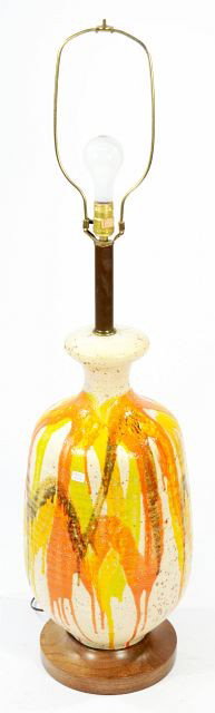 A Mid-Century Modern Earthenware Table Lamp.: A Mid-Century Modern Earthenware Table Lamp. HEIGHT: 44