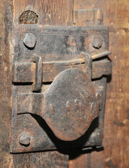 A Charles II Carved Oak Court Cupboard, 17th Century - 5