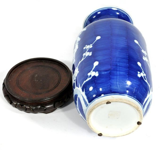 A Chinese Blue and White Porcelain Vase, 20th Centur - 3