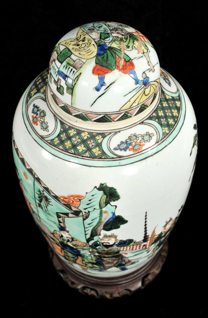 A Chinese Porcelain Covered Jar, 20th Century, - 2
