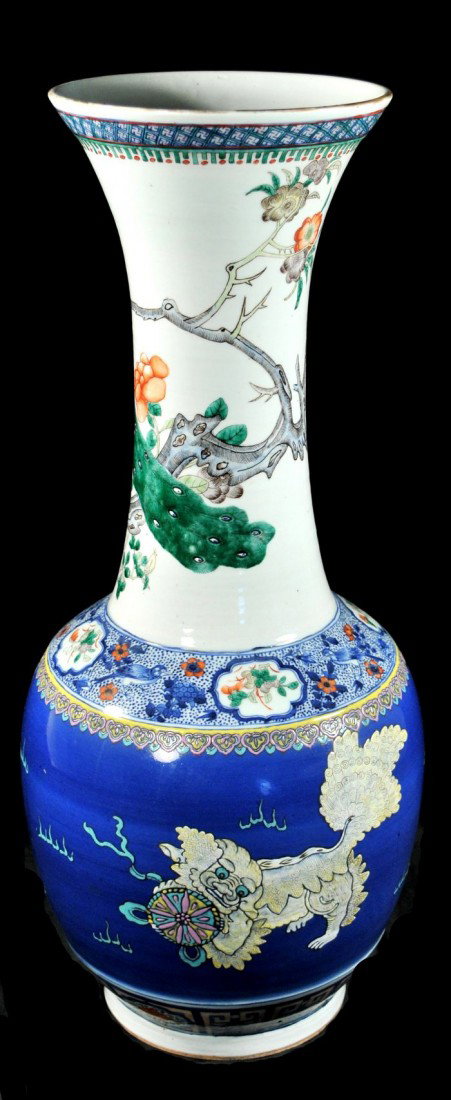 A Chinese Famille Rose Porcelain Vase, 19th Century