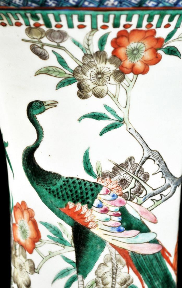 A Chinese Famille Rose Porcelain Vase, 19th Century - 6
