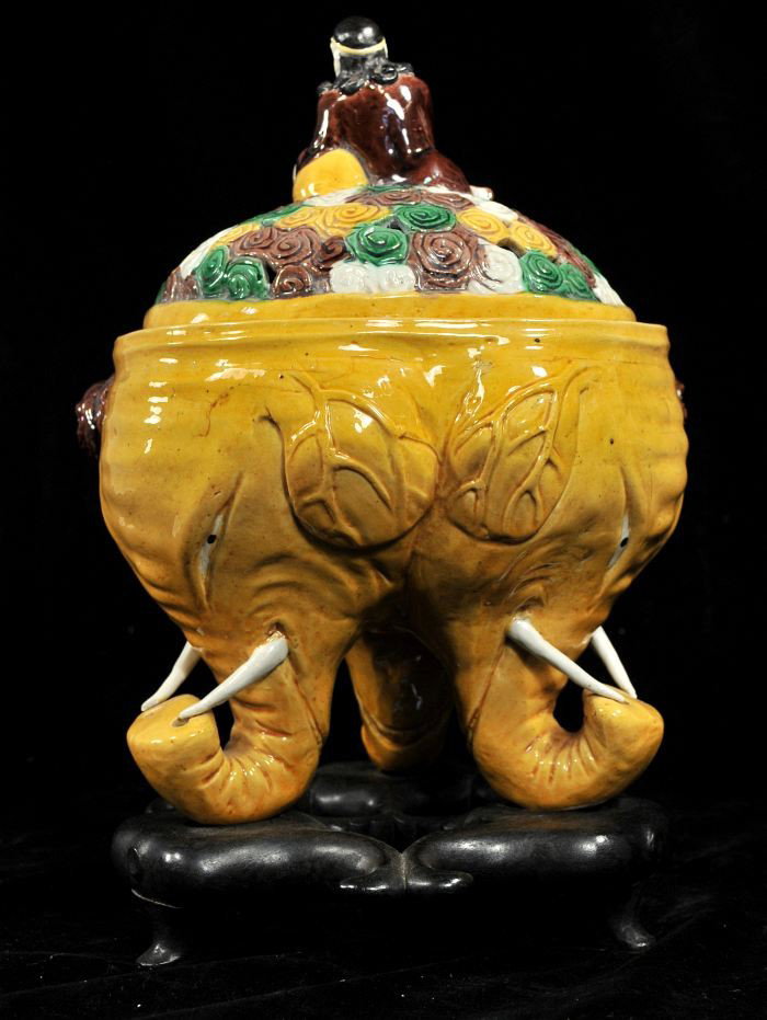 A Chinese Porcelain Tripod Censer, 20th Century, - 8