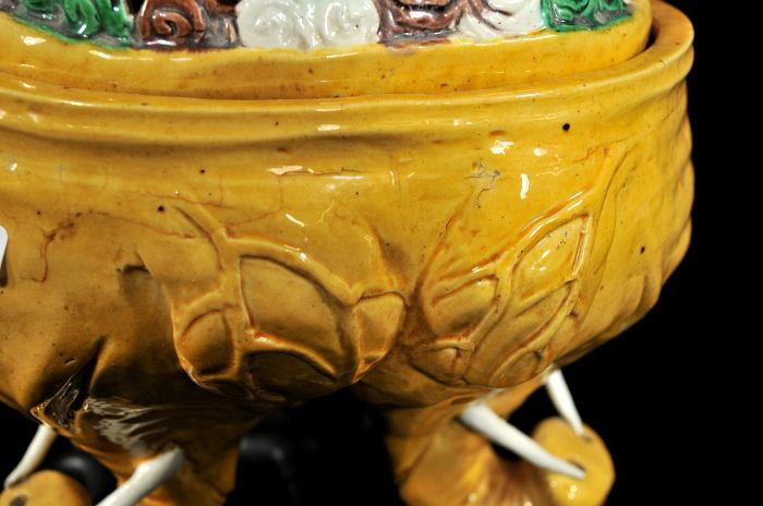 A Chinese Porcelain Tripod Censer, 20th Century, - 9