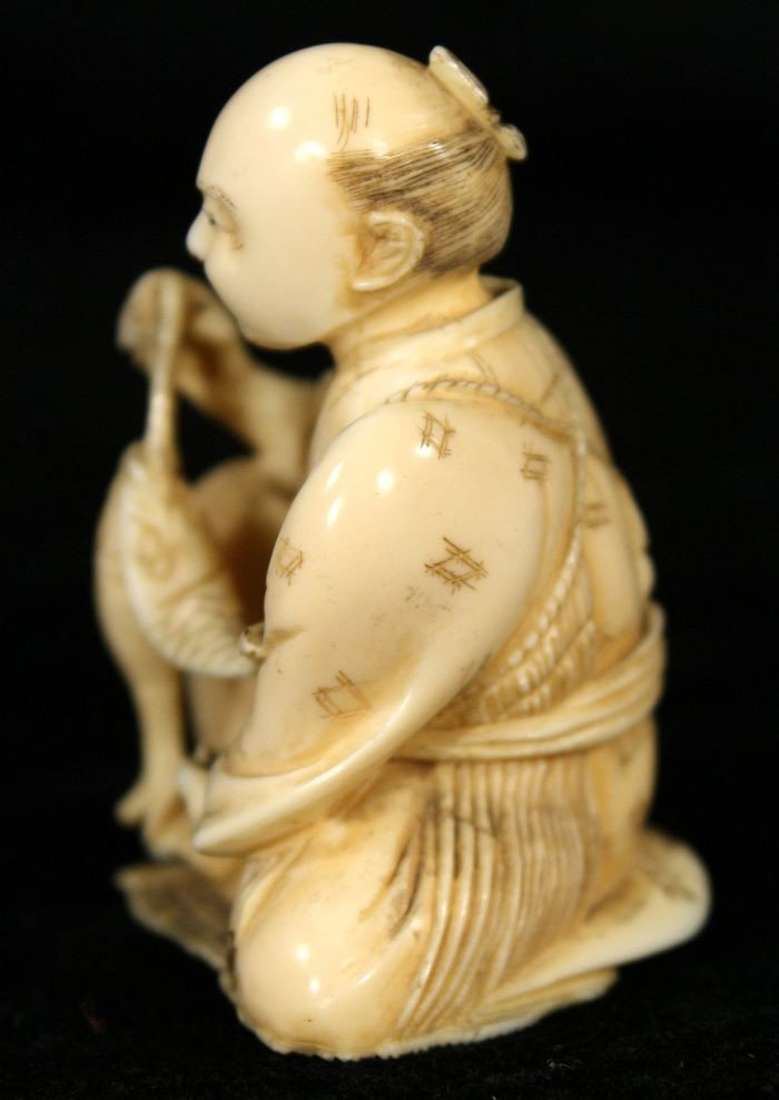 A Japanese Carved Ivory Figure of a Fisherman, Meij - 3