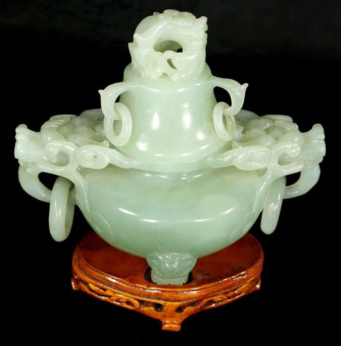A Chinese Jade Koro and Cover, 20th Century. - 2