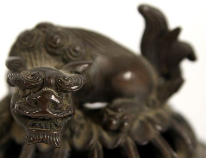 A Chinese Bronze Tripod Censer, 19th Century. - 2