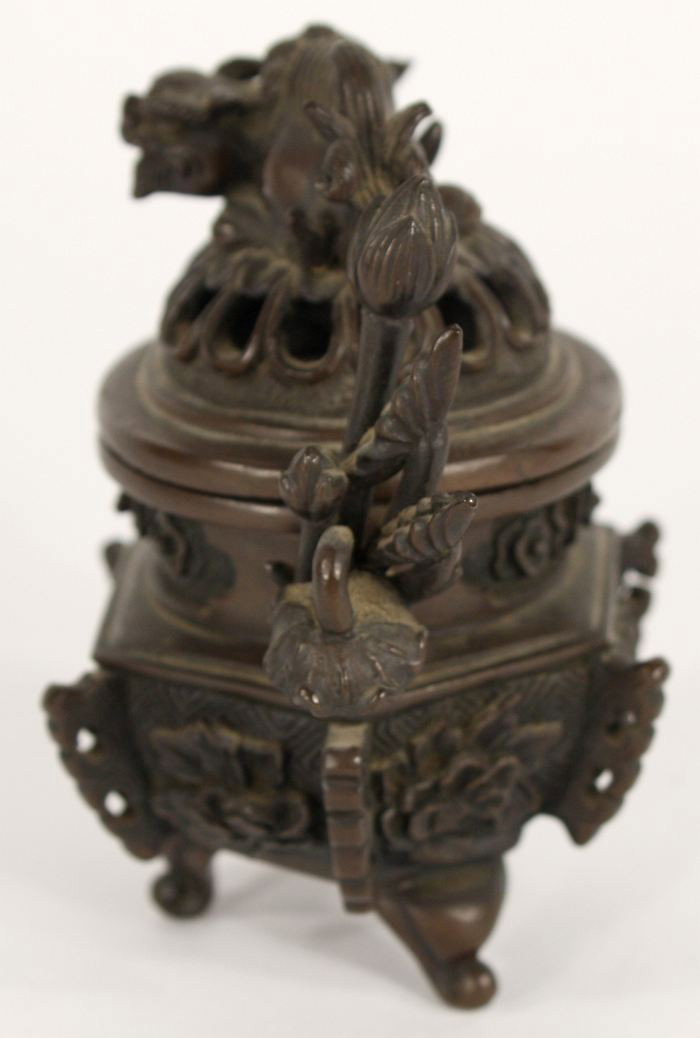 A Chinese Bronze Tripod Censer, 19th Century. - 4