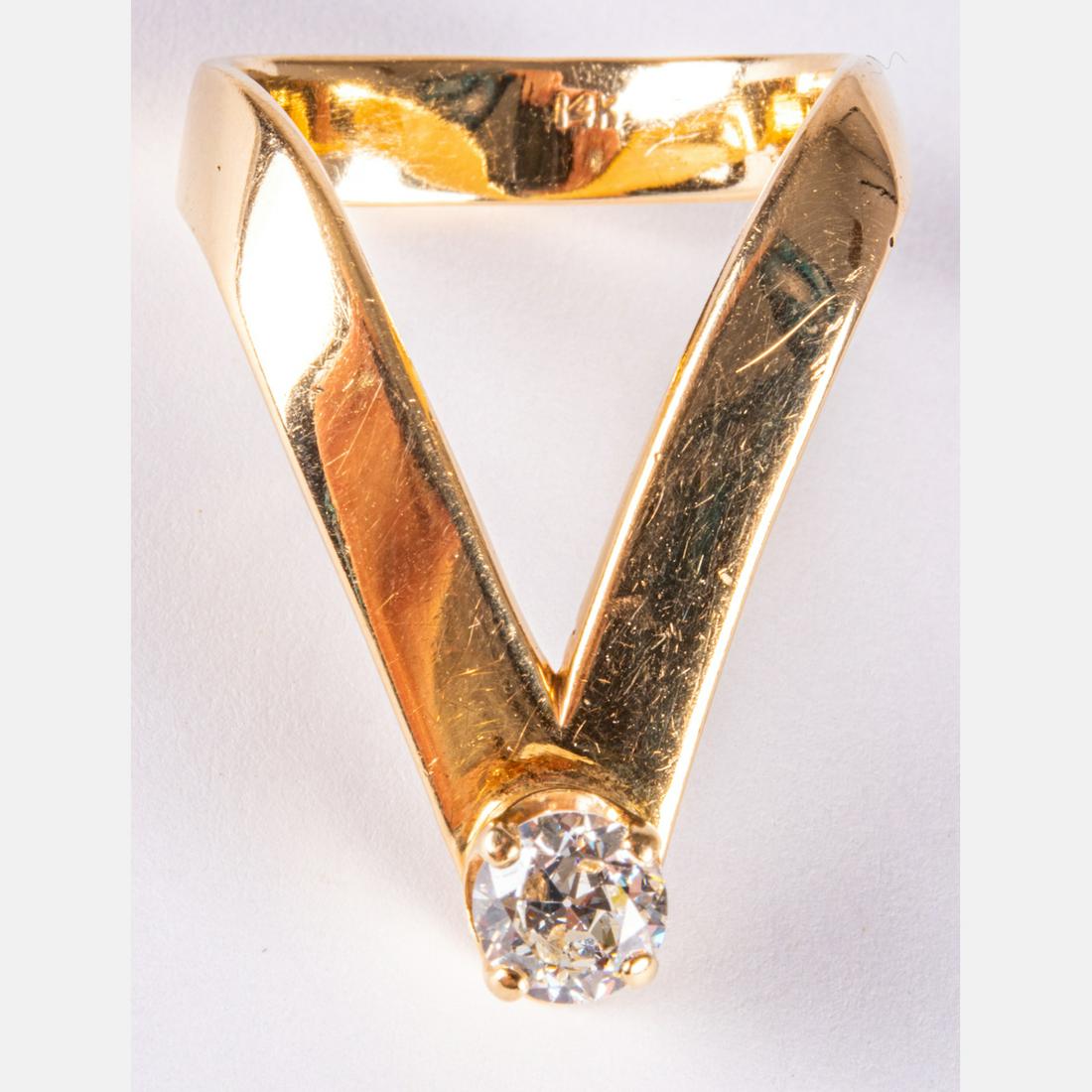 A 14kt Yellow Gold and Diamond Ring (1 of 4)