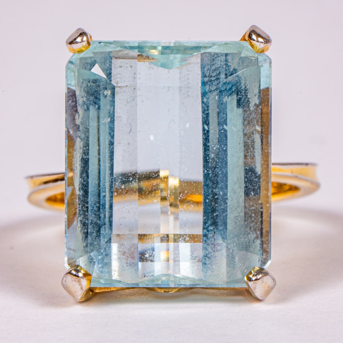 18kt Yellow Gold and Aquamarine Ring (1 of 5)
