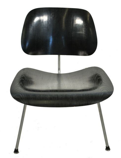 A Charles and Ray Eames DCM Chair, 20th Century.: A Charles and Ray Eames DCM Chair, 20th Century. Height: 26.5 Width: 22 Depth: 24