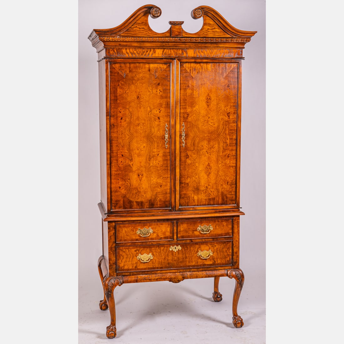 Chippendale Style Burl Walnut Cabinet (1 of 6)