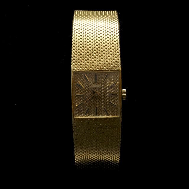 An 18kt. Yellow Gold Wristwatch by Juvenia.: An 18kt. Yellow Gold Wristwatch by Juvenia. Length: 7 inches. Total approximate weight 34.7 dwt.