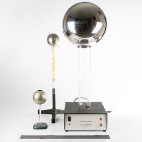 A Can de Graaff Electrostatic Generator