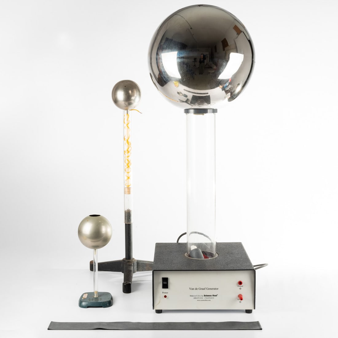 A Can de Graaff Electrostatic Generator (1 of 9)