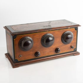 A Rare Distantone Five Model B Radio Receiver