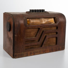 A Philco Deco Model 39-17 Tube Radio.