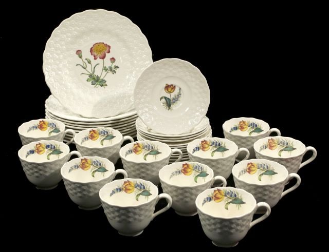 A Set of Copeland Spode Porcelain Dinnerware, 20th: A Set of Copeland Spode Porcelain Dinnerware, 20th Century, Comprising of: Ten 9 inch luncheon plates in the Peony pattern. Ten cups and saucers in the Tulip pattern.