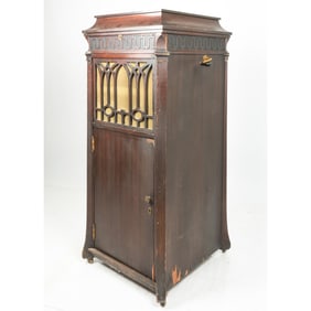 An Edison Disc Phonograph Mahogany Cabinet with Complementary Components, 20th Century.