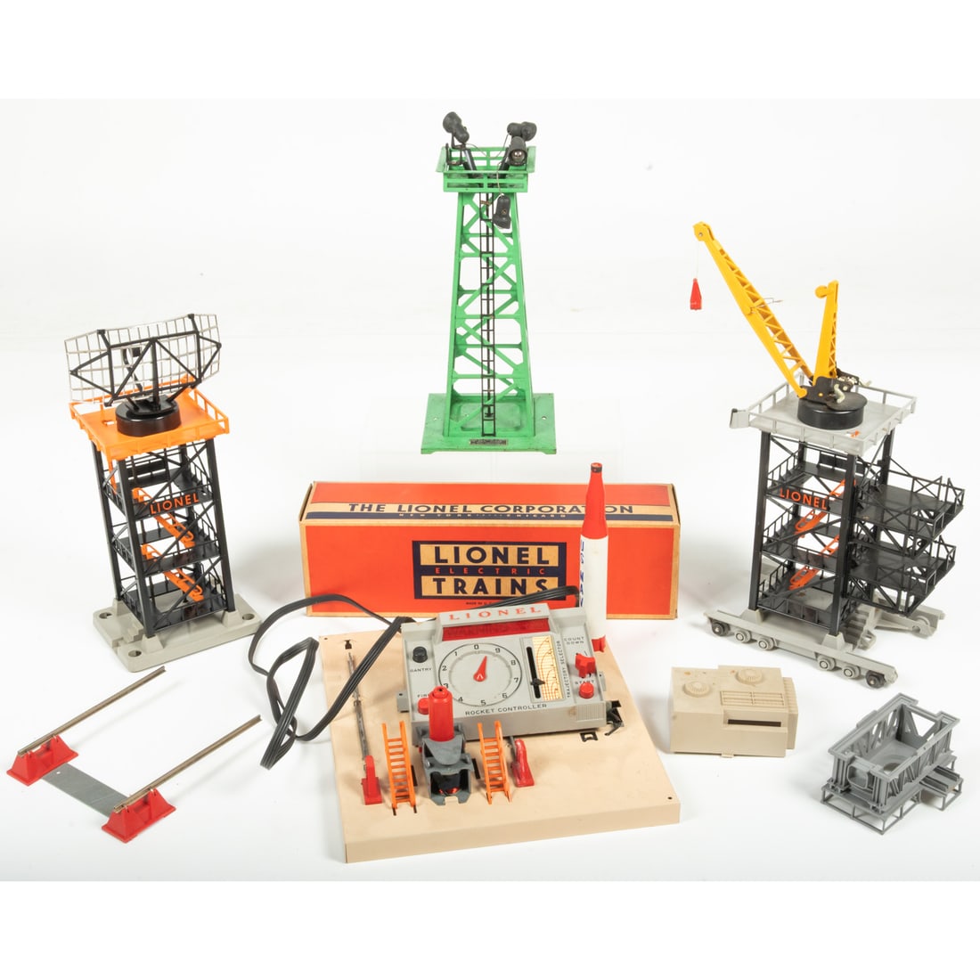 Lionel Rocket Launch Pad, Towers and Radar (1 of 5)