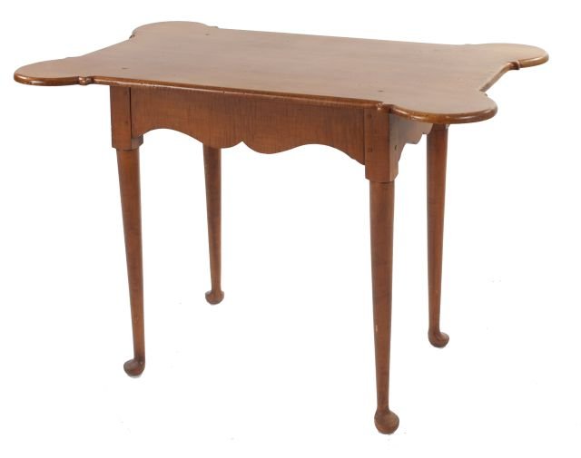 A David E. Smith & Co. Porringer Top Tea Table, 20th Ce: A David E. Smith & Co. Porringer Top Tea Table, 20th Century, Cabinetmakers and Grainers, Monroe, Ohio. Dimensions: h: 26.25 x w: 36 x d: 23 in. *** Please inquire for shipping estimate prior to biddi