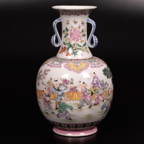 A Chinese Famille Rose Porcelain Vase