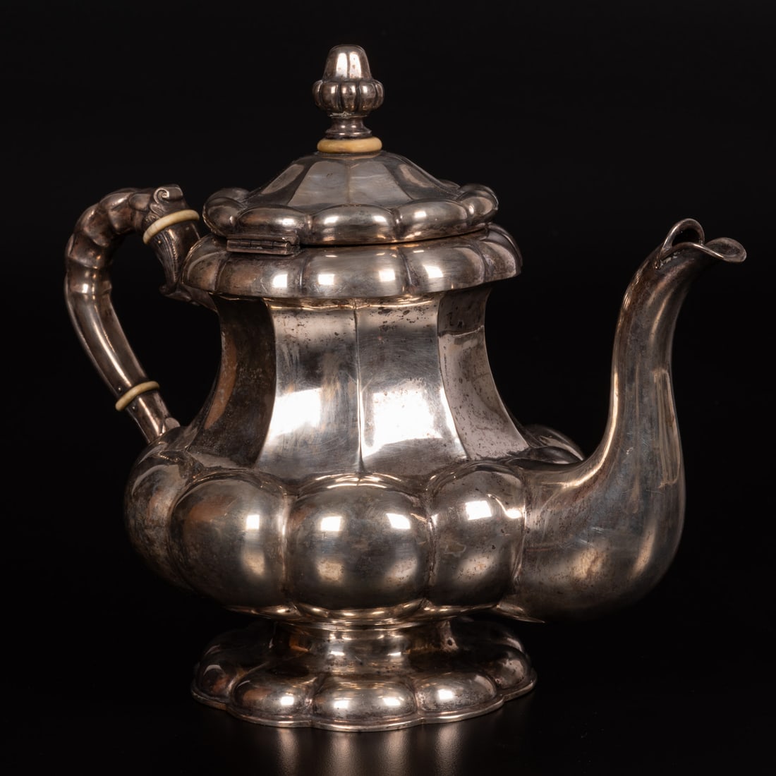 Continental 800 Silver Tea Pot (1 of 7)