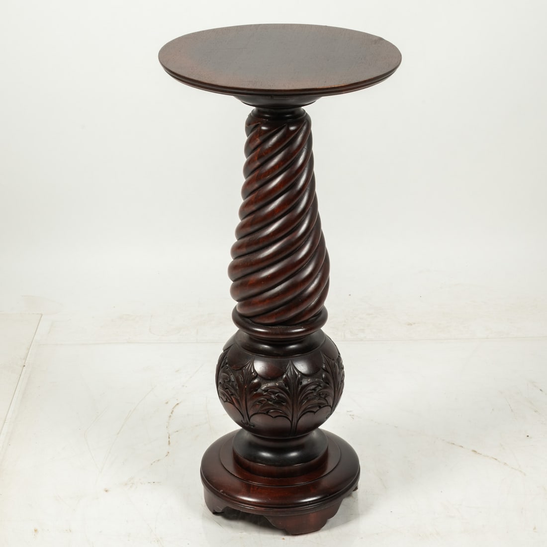 Victorian Carved Mahogany Turned Pedestal. (1 of 4)