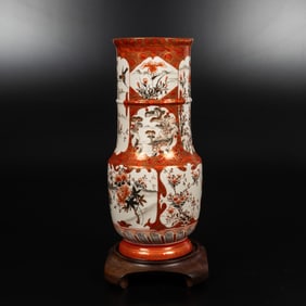 A Japanese Kutani Porcelain Vase
