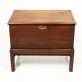 American Trunk on Stand