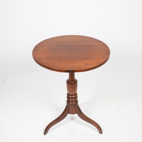 American Hepplewhite Mahogany Tilt Top Tea Table