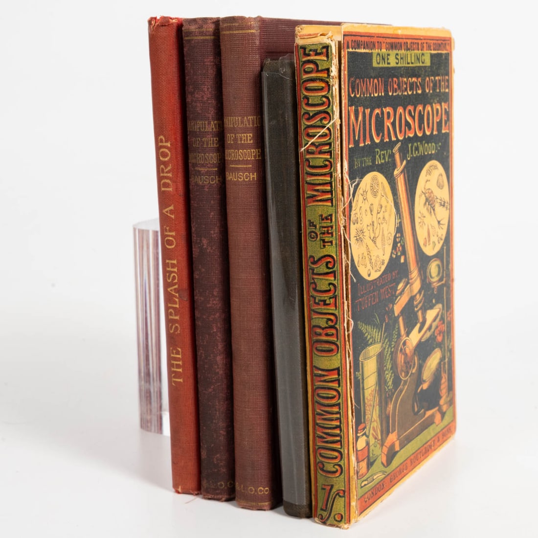 Set of microscope books.: Set of 5 microscope books, 19th and 20th century. Books include: DARBAKER, L., A Manual of Microscopy (1920); WOOD, J.G., Common Objects of the Microscope (1868); Bausch, E. (1854-1941), Manipulation