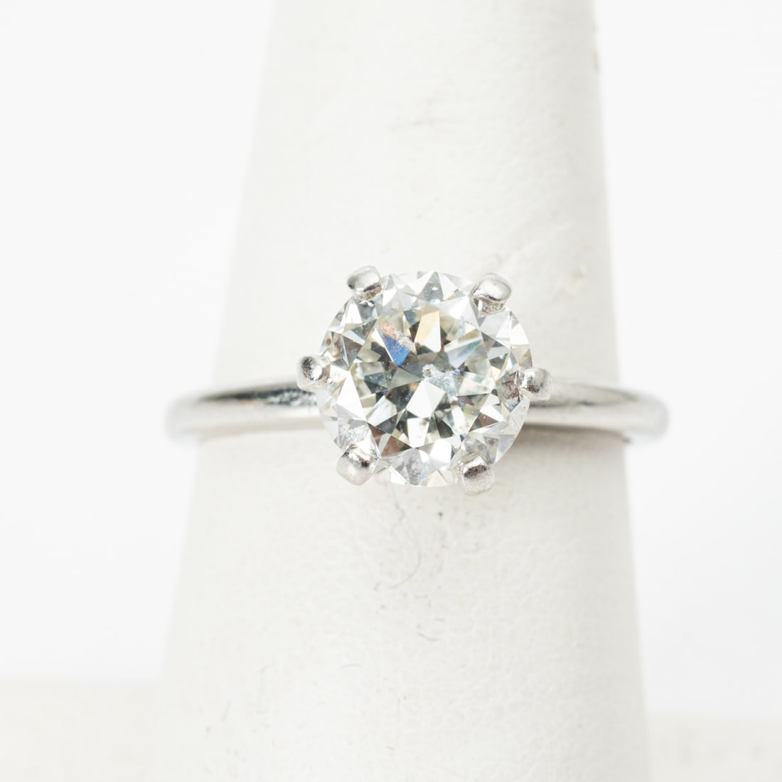 Platinum and Diamond Ring - 4