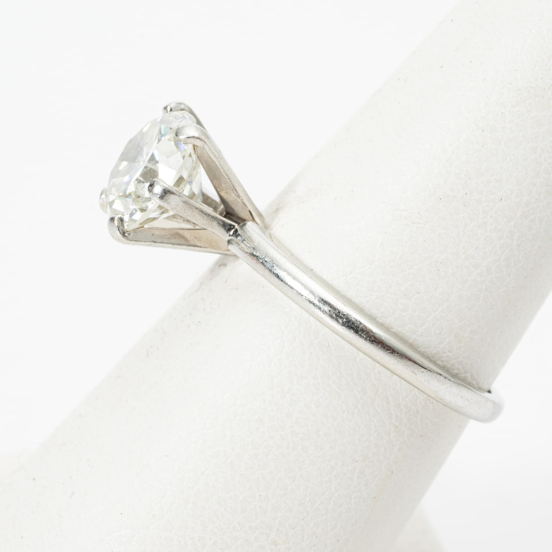 Platinum and Diamond Ring - 5
