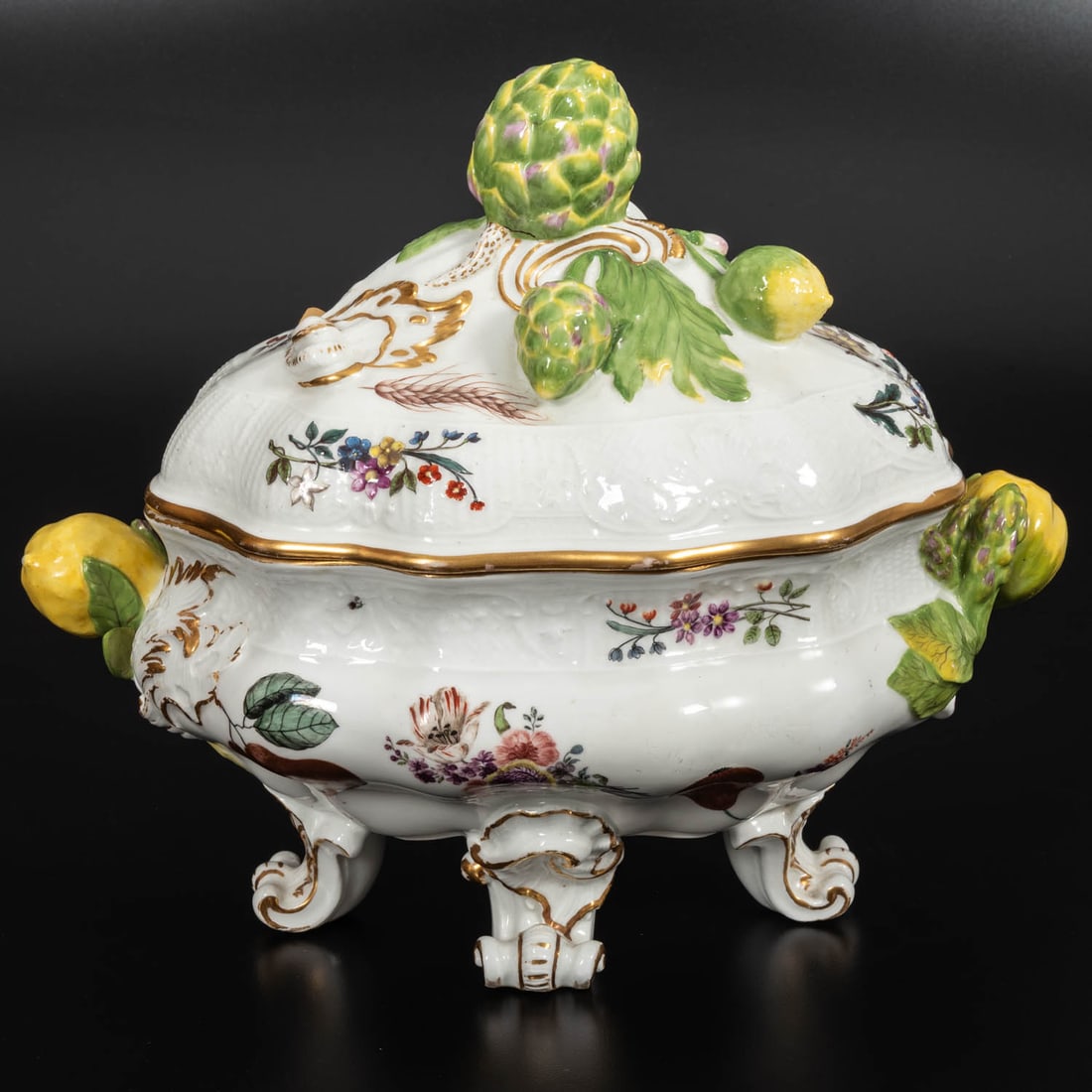 Rare Meissen Br?hlsches Allerlei Porcelain Tureen: Rare Meissen Bruhlsches Allerlei Porcelain Tureen, ca. 1743-46, This Rococo soup tureen was made by the German porcelain manufactory ca.1742/1743. Typical of the Rococo period, it has a curvy form wit