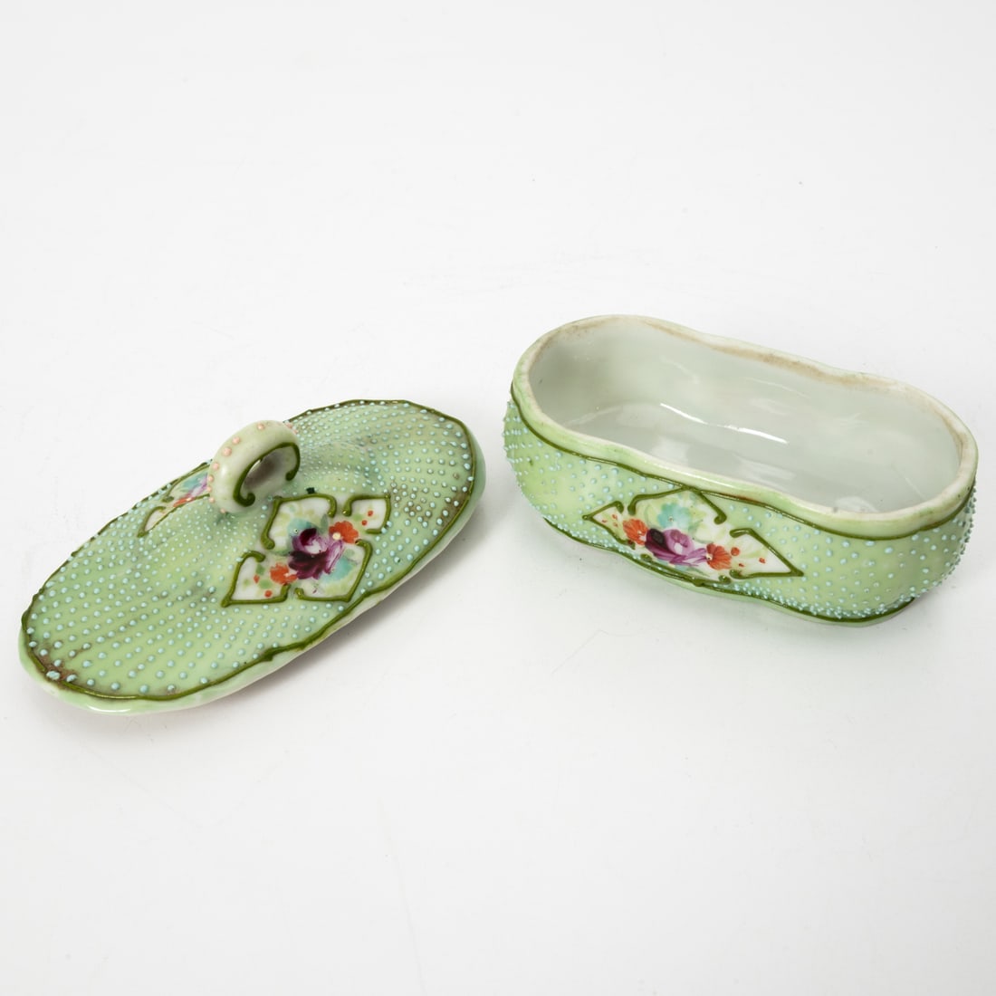 Eight Japanese Moriage Decorative Items - 3