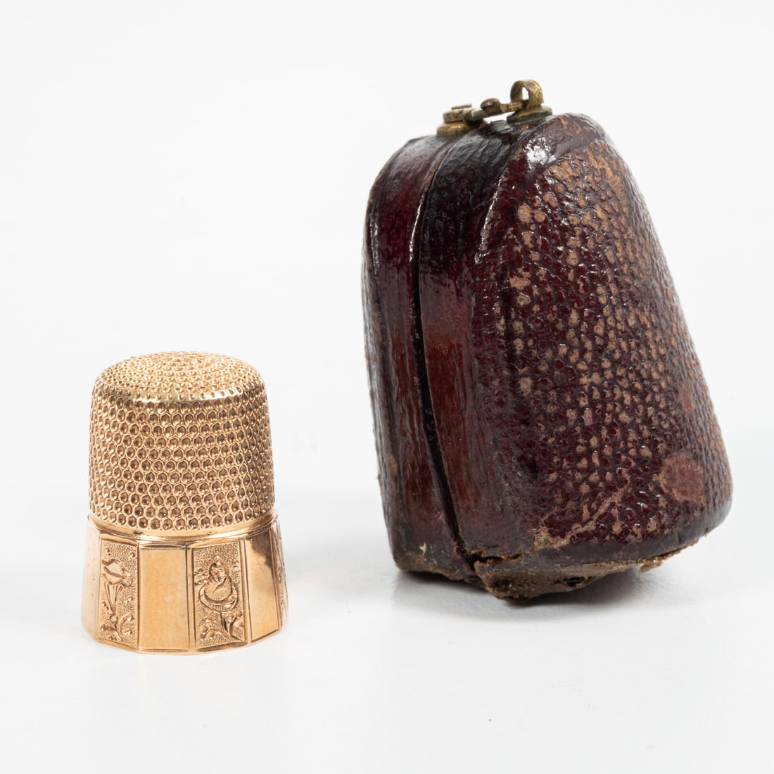 A 14kt. Yellow Gold Thimble (1 of 3)