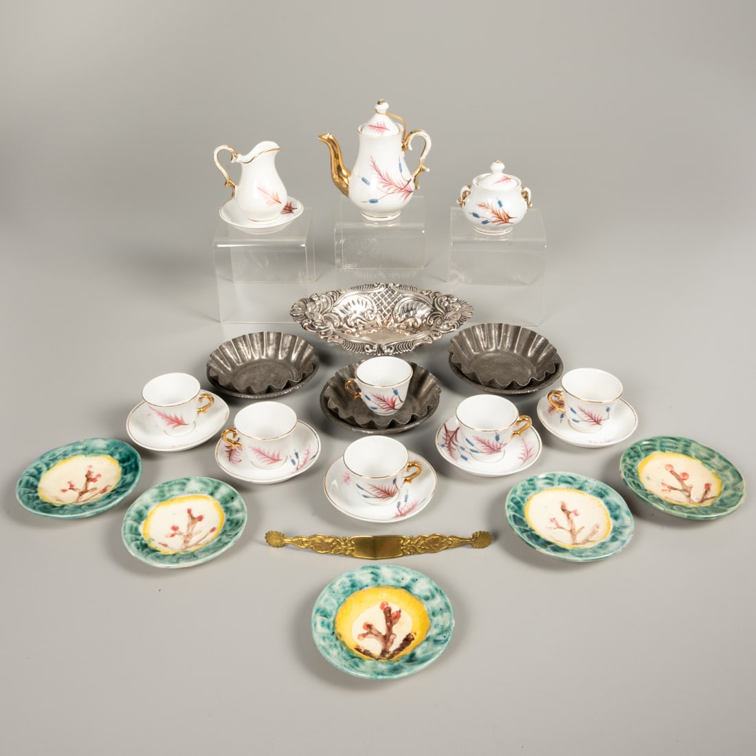 Fourteen Piece Porcelain Tea Set Service (1 of 7)