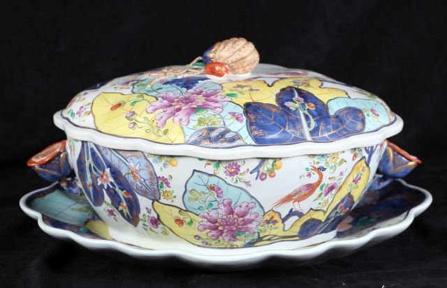 A Reproduction Mottahedeh Lidded Tureen and Platter,: A Reproduction Mottahedeh Lidded Tureen and Platter, 20th Century. Tureen dimensions: h: 8 x w: 14 x d: 11 in.