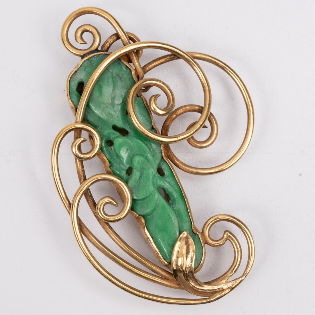 A 14kt Yellow Gold and Carved Jade Sweater Clip: A 14kt Yellow Gold and Carved Jade Sweater Clip Total approx. weight: 8 dwt. Dims: 2 x 1 1/2 in.