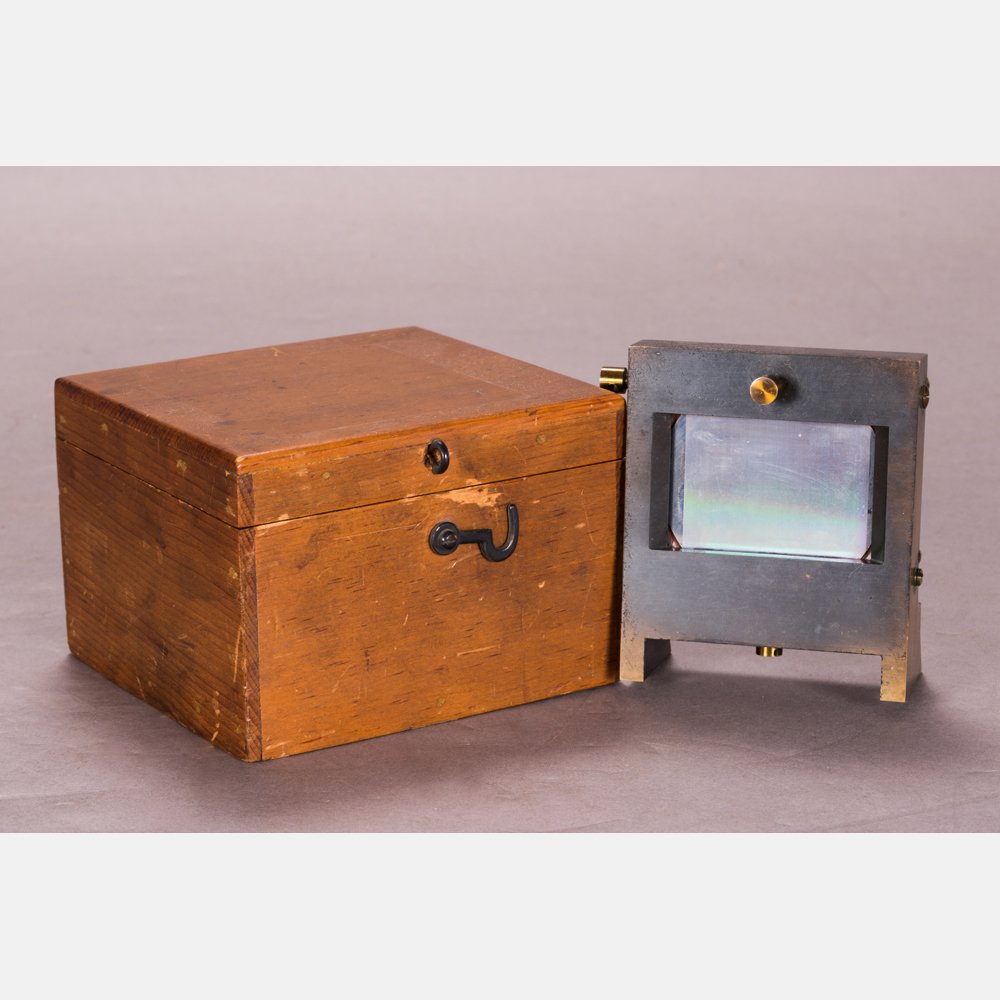 A Reflection Diffraction Grating with Ruled Area (1 of 3)