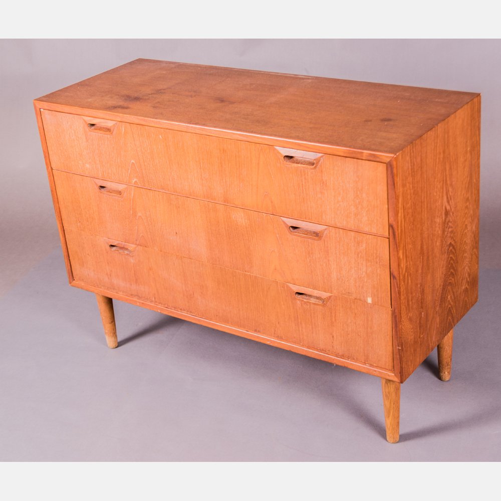 A Modern Teak Chest of Drawers by Raymor, 20th Century.: A Modern Teak Chest of Drawers by Raymor, 20th Century. H: 29 W: 39 D: 16 in.