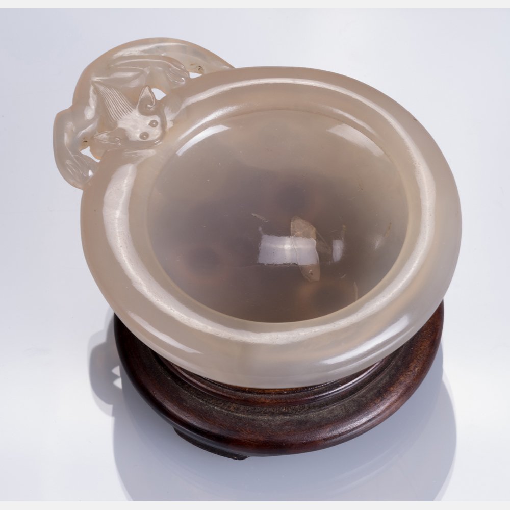 A Chinese Carved Agate Washer (1 of 10)