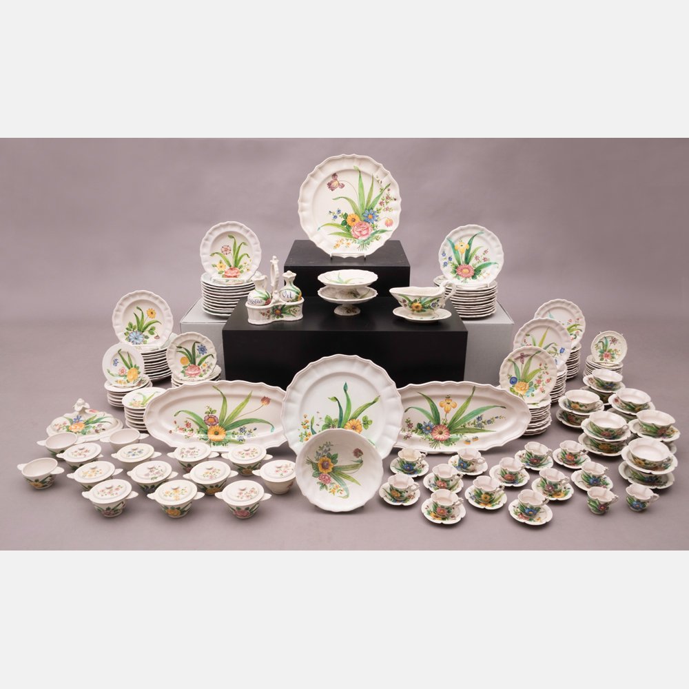 A Large Collection of Italian Pottery Dinnerware, 20th: A Large Collection of Italian Pottery Dinnerware, 20th Century.