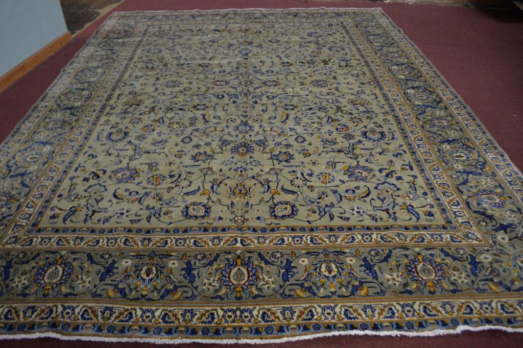 Persian Kashan Rug 9.10 x 12.8ft: Fine hand knotted rug! In good condition and ready to use! Retail $5000. 9.10 x 12.8 ft