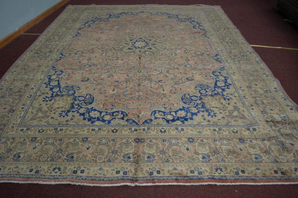 Persian Tabriz Rug 9.6 x 12.10 ft: Fine hand knotted rug! In good condition and ready to use! Retail $5000. 9.6 x 12.10 ft.