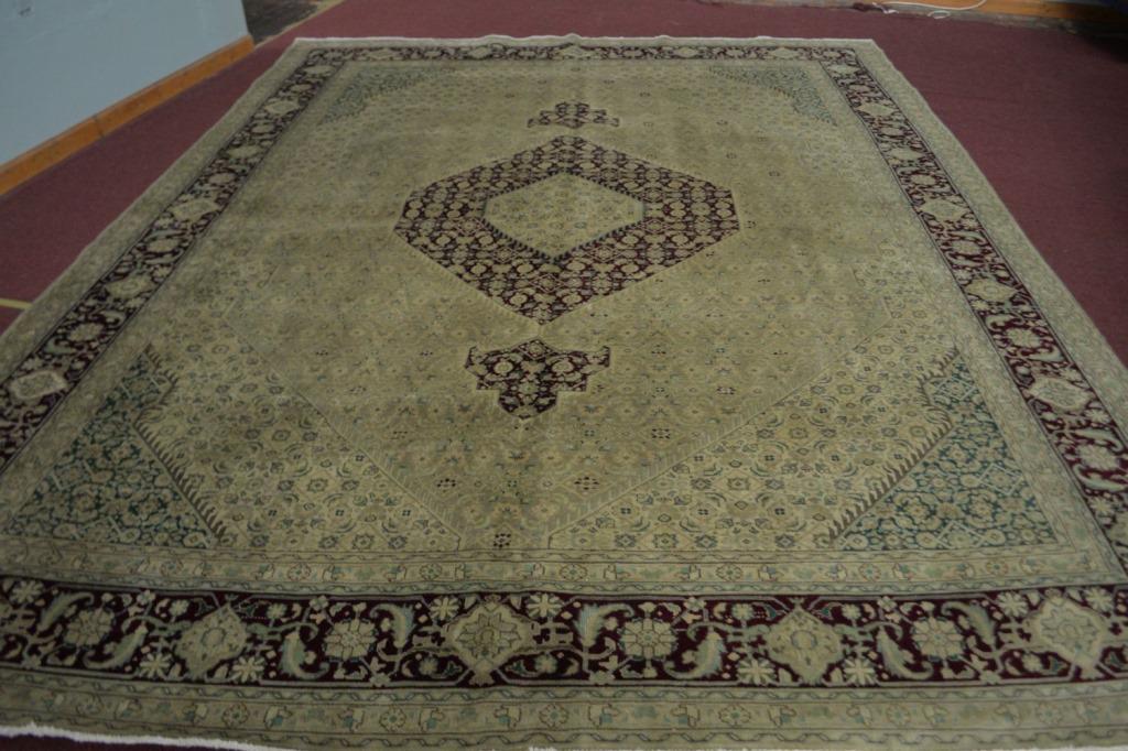Persian Tabriz Rug 9.9 x 12.8 ft: Fine hand knotted rug! In good condition and ready to use! Retail $5000. 9.9 x 12.8 ft