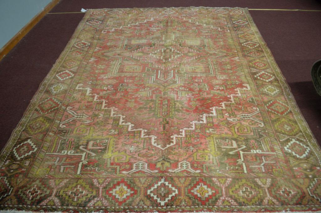 Persian Heriz Rug 7.6 x 10 ft: Fine hand knotted rug! In good condition and ready to use! Retail $2500. 7.6 x 10 ft