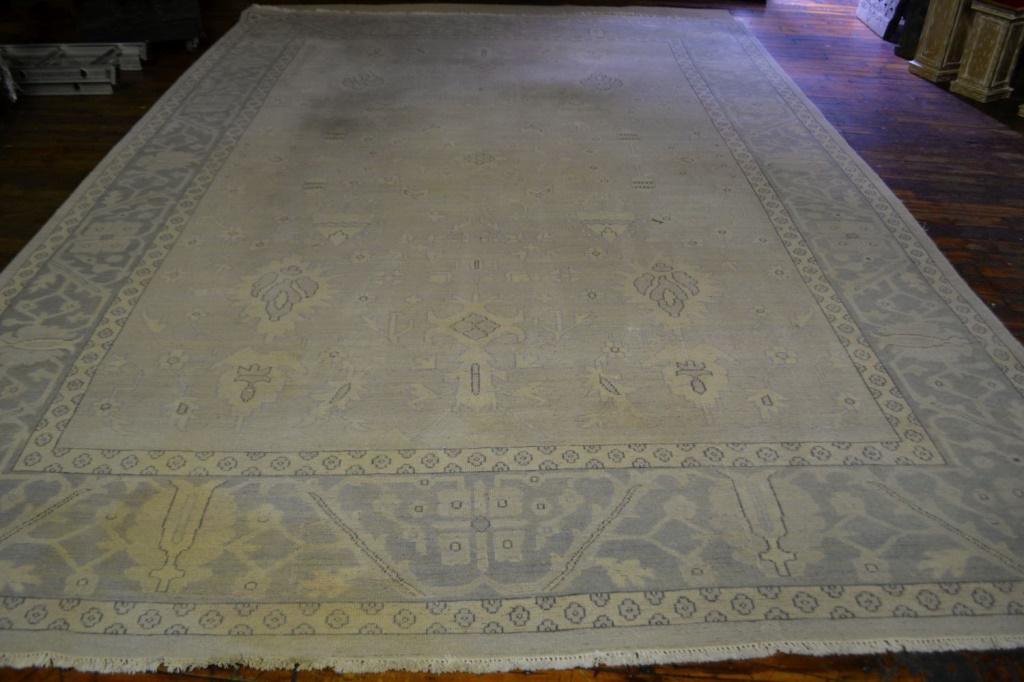 Estate Ben Soleimani Rug 10 x 14 ft: Fine rug by Ben Soleimani. 10 x 14 ft. this rug does have some soiling.